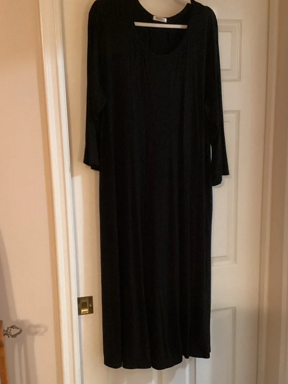 Elegant Black Maxi Dress with Long Sleeves